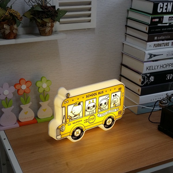 den-ngu-treo-tuong-cho-be-hinh-o-to-bus-hoc-sinh-h8