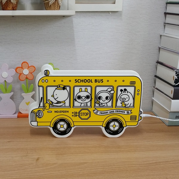 den-ngu-treo-tuong-cho-be-hinh-o-to-bus-hoc-sinh-h9