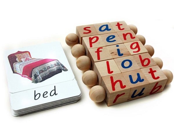 do-choi-Montessori-ghep-chu-2