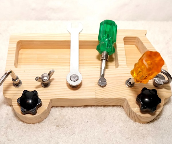 do-choi-Montessori-xe-tai-dung-cu-4