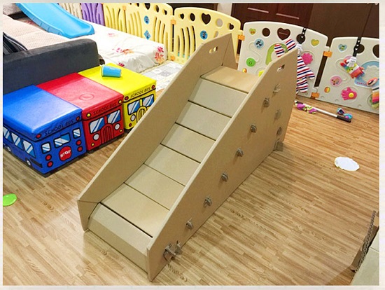 do-choi-cau-truot-cho-be-bang-bia-carton-chi-tiet-1