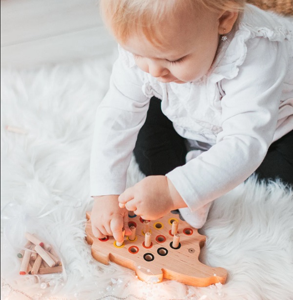 do-choi-go-con-Montessori-1