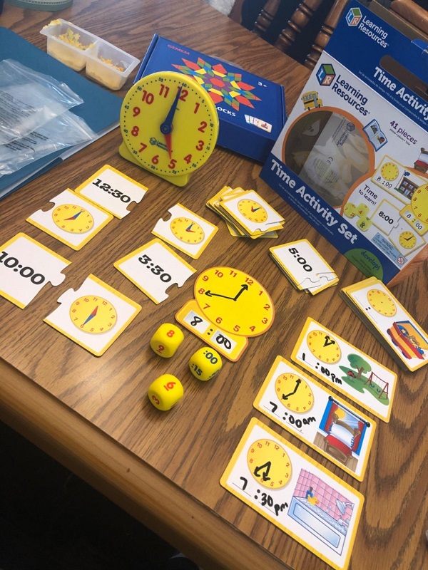 dong-ho-Montessori-do-choi-cho-tre-cham-noi-6