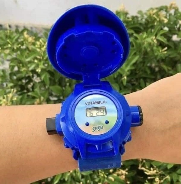 dong-ho-chieu-hinh-3d-sua-susu-h9