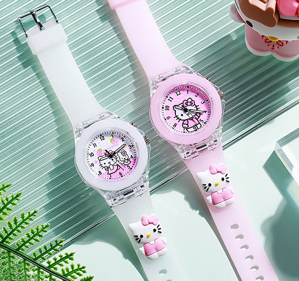 dong-ho-phat-sang-hello-kitty-h9