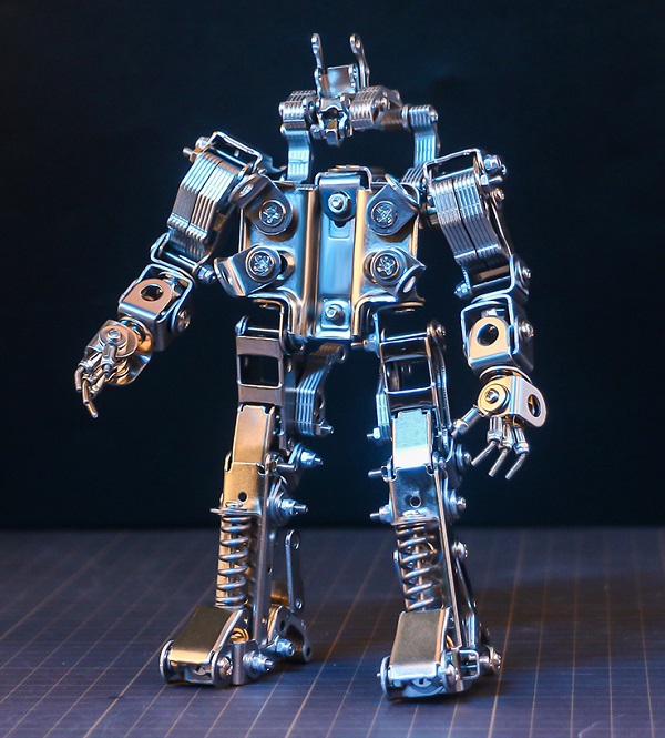dong-ho-robot-de-ban-h7
