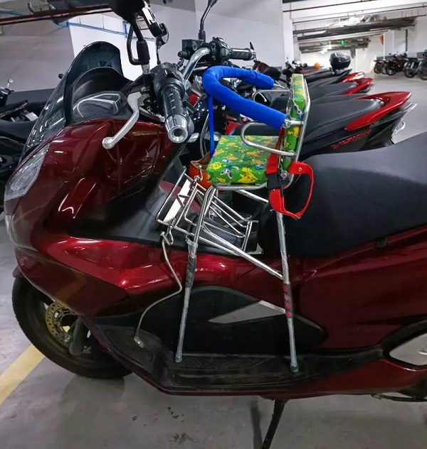 ghe-inox-ngoi-xe-may-pcx-cho-be-h5