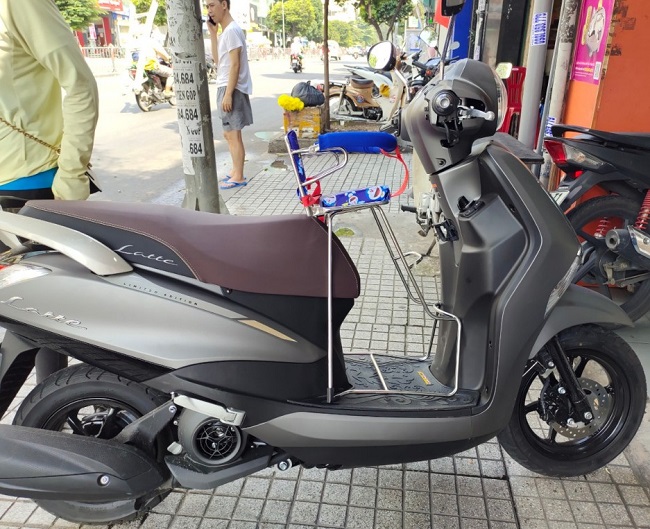 ghe-inox-ngoi-xe-may-yamaha-latte-cho-be-h5