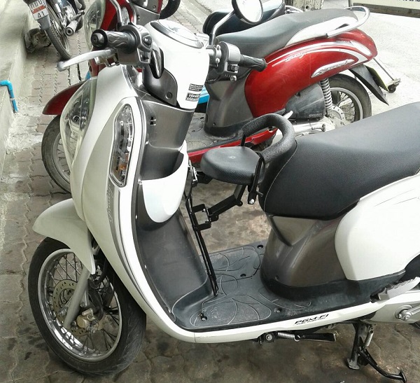 ghe-ngoi-em-be-xe-scoopy-gap-gon-h5