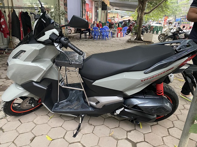 ghe-ngoi-xe-may-cho-be-khong-tua-xe-vario-h5
