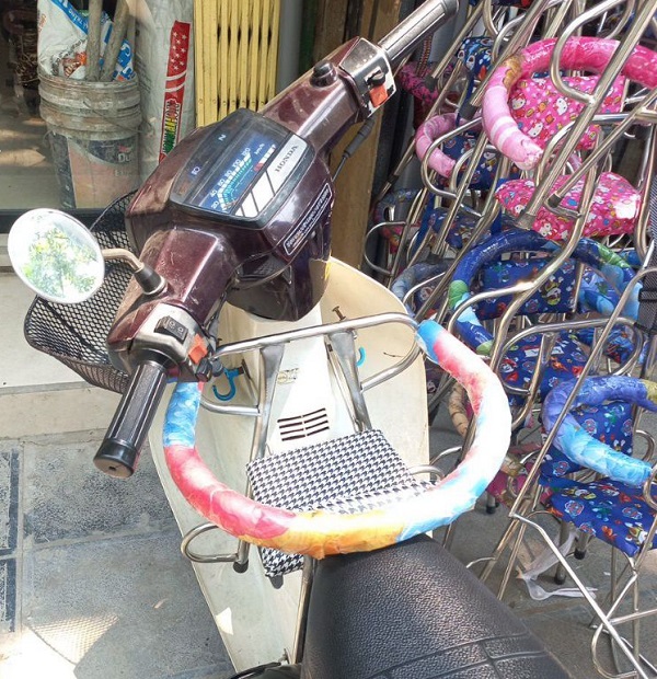 ghe-ngoi-xe-may-dream-cho-be-bang-inox-h6