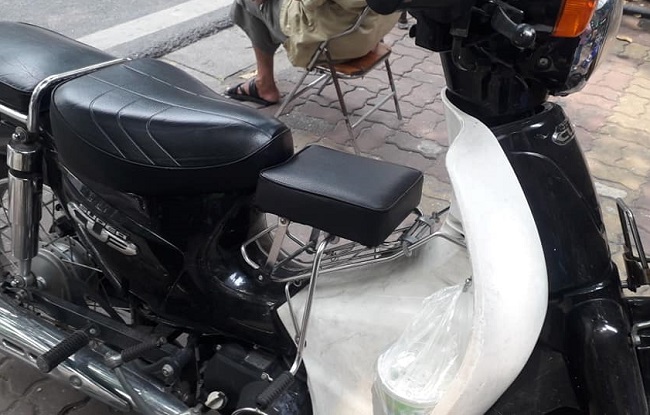 ghe-ngoi-xe-may-honda-cub-cho-be-h5