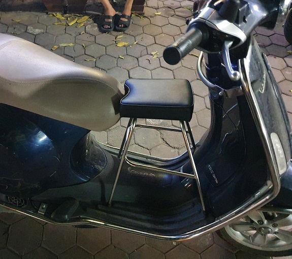 ghe-ngoi-xe-may-khong-tua-vespa