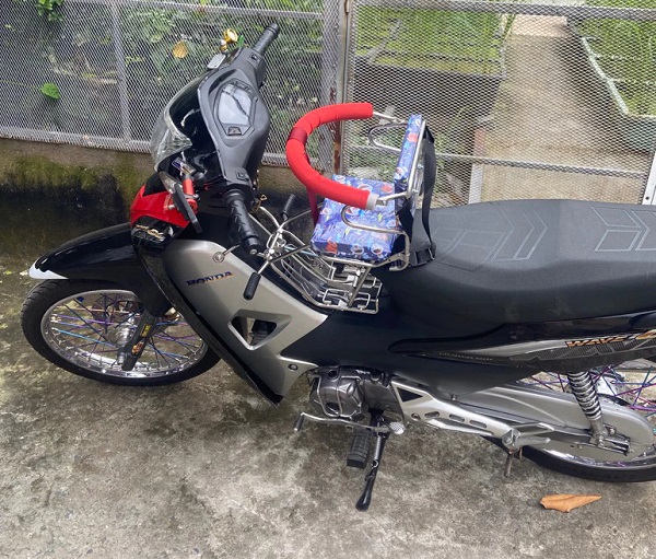 ghe-ngoi-xe-may-so-lap-truoc-co-vong-dai-cho-be-h10