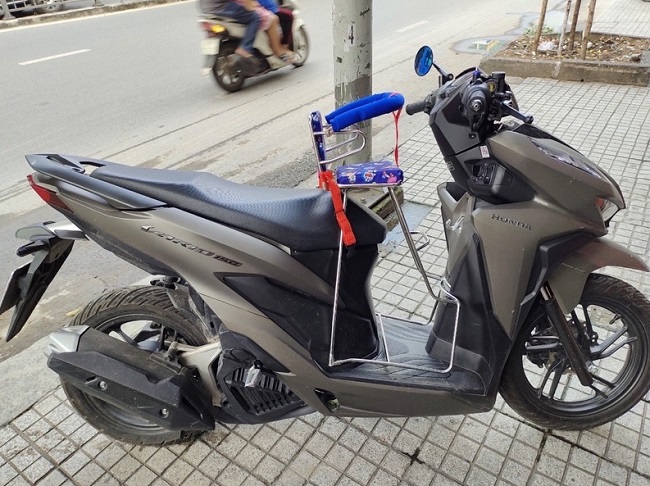 ghe-ngoi-xe-may-vario-cho-be-h9
