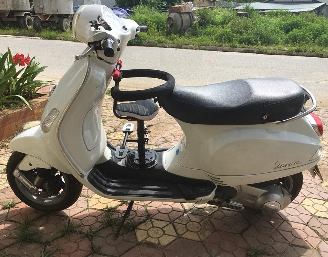 ghe-ngoi-xe-may-vespa-cho-be-gxm-854-h5
