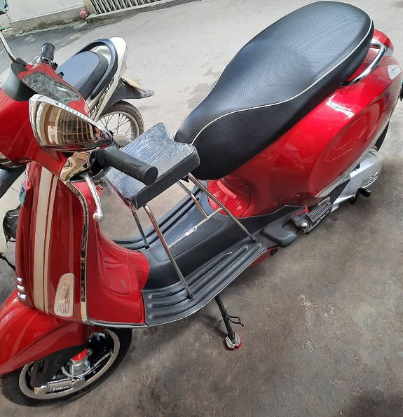 ghe-ngoi-xe-vespa-sprint-cho-be-h5