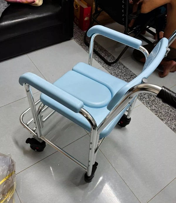 ghe-tam-nguoi-gia-lucass-x-62-co-banh-xe-h9