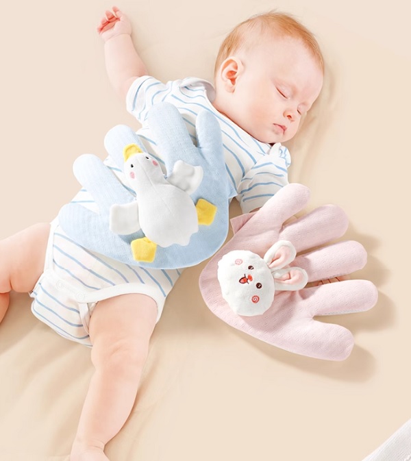 goi-hinh-ban-tay-cho-tre-so-sinh-babycare-h6