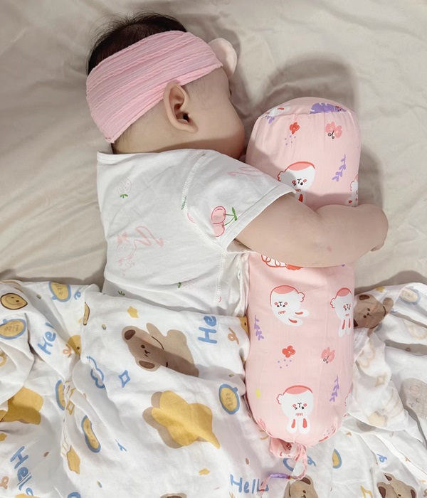 goi-om-chan-cho-be-so-sinh-Kidsneed-5