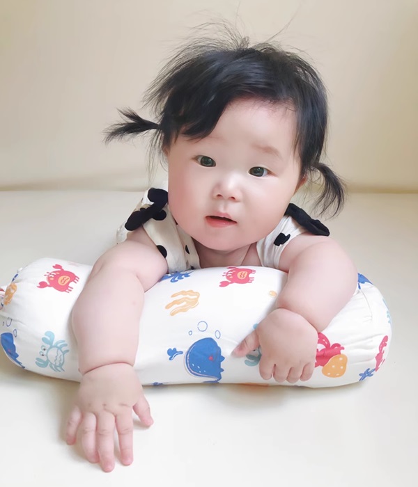 goi-om-chan-cho-be-so-sinh-Kidsneed-7