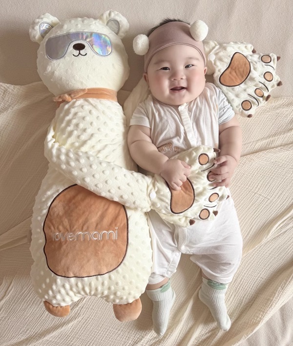 goi-om-ngu-chong-giat-minh-cho-tre-so-sinh-Lovemami-5