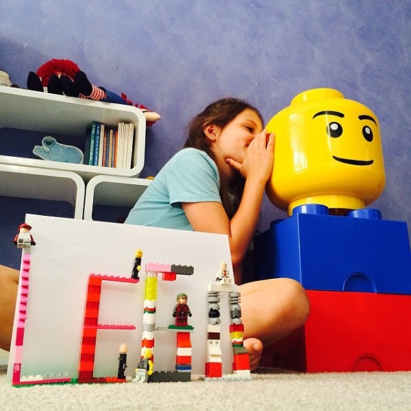 hop-dung-lego-hinh-dau