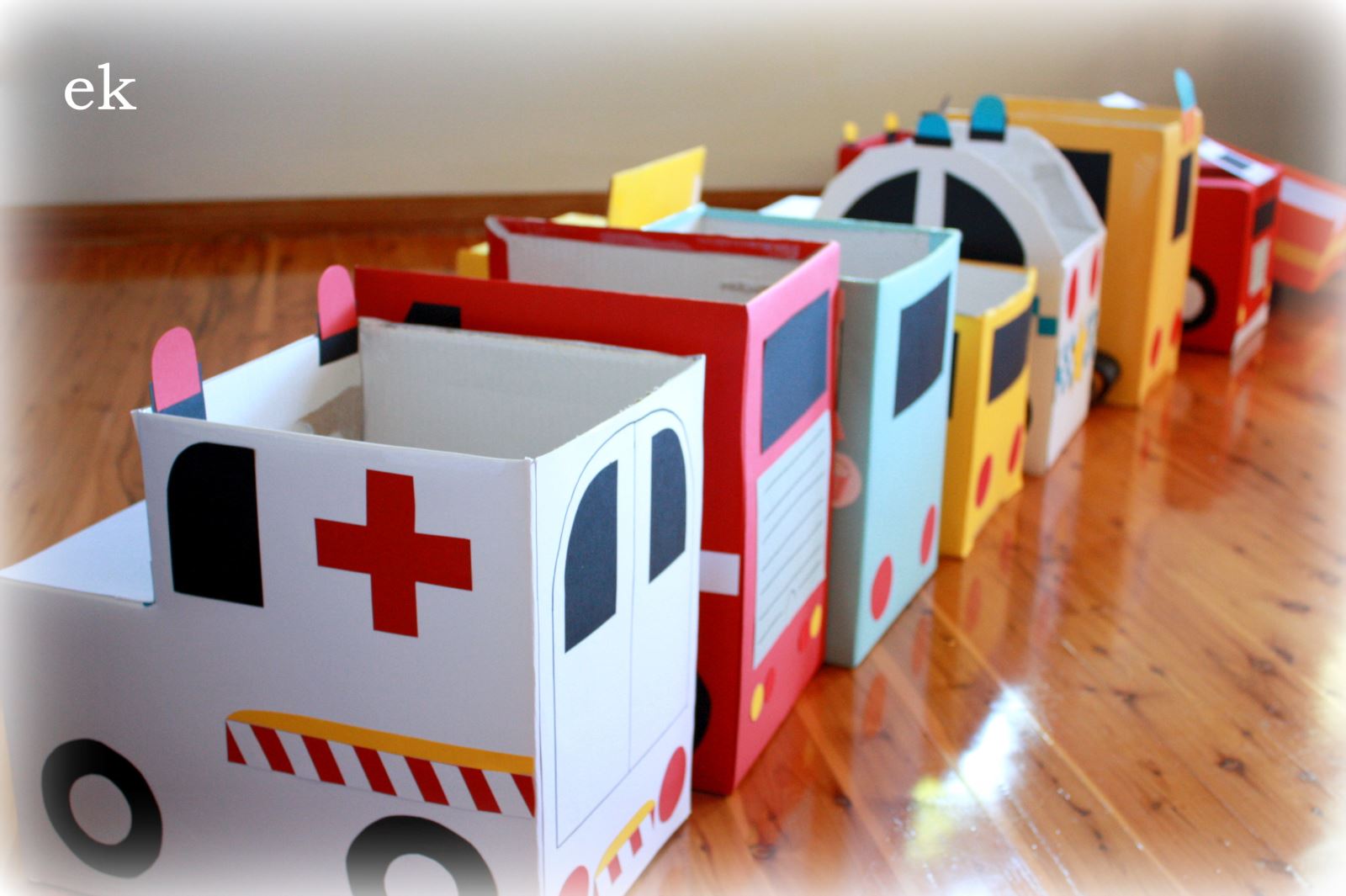 huong-dan-cach-lam-o-to-cho-be-bang-vo-hop-carton