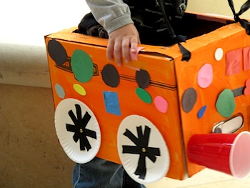 huong-dan-cach-lam-o-to-cho-be-bang-vo-hop-carton