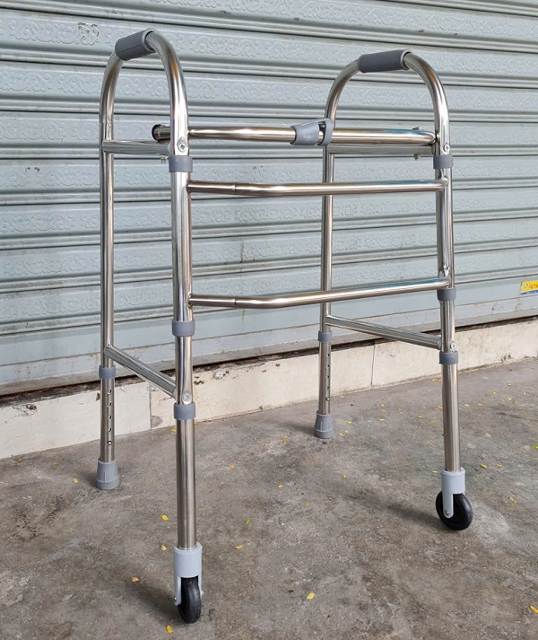 khung-tap-di-chu-u-bang-inox-h5