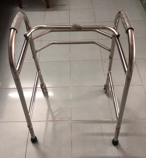 khung-tap-di-chu-u-bang-inox-h6