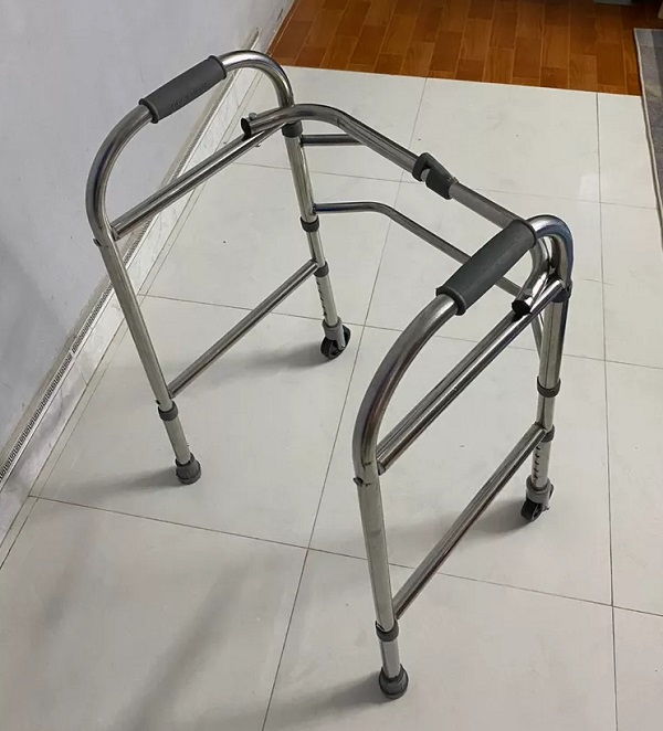 khung-tap-di-chu-u-bang-inox-h7