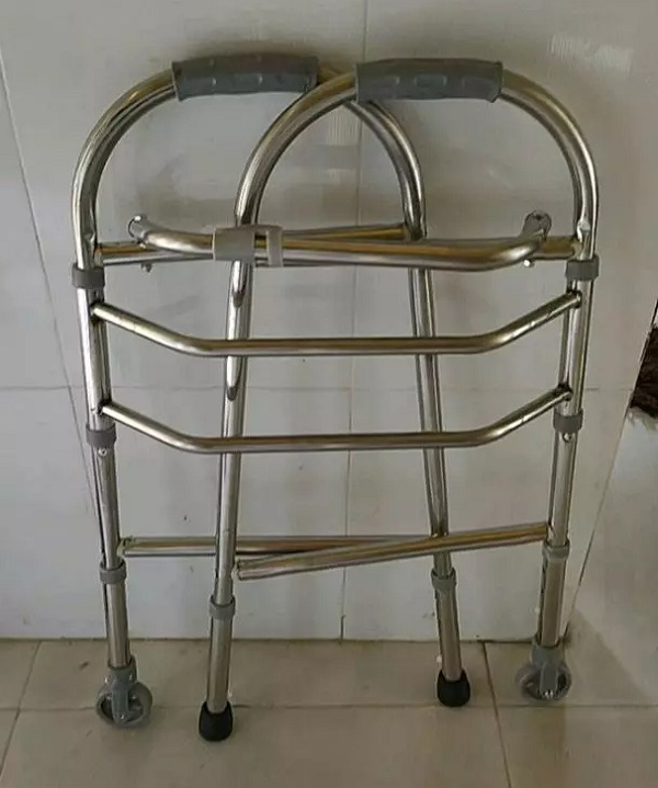 khung-tap-di-chu-u-bang-inox-h8