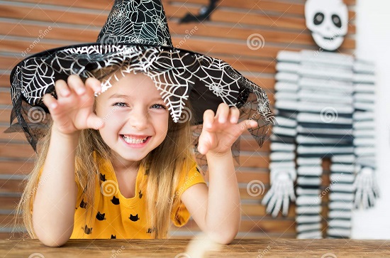 lam-mu-do-choi-cho-tre-mam-non-hallowen