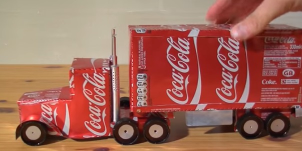 lam-xe-tai-xe-container-bang-lon-bia-lon-coca