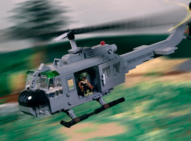 lego-may-bay-truc-thang-uh-1-h10