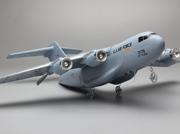 may-bay-dieu-khien-tu-xa-boeing-c-17-h7