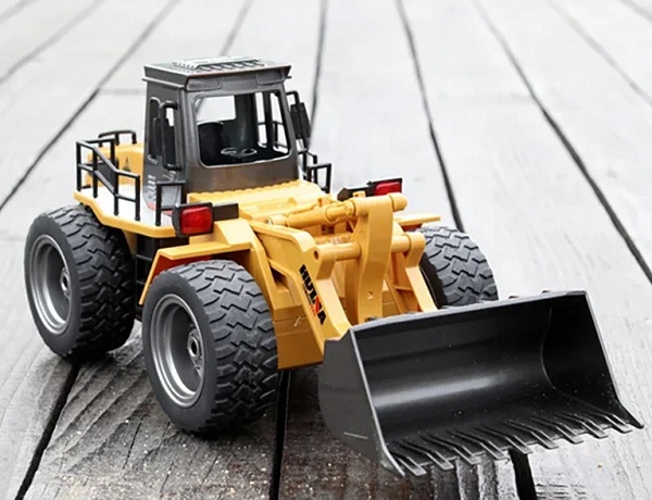 may-xuc-dieu-khien-tu-xa-huina-1532-h6