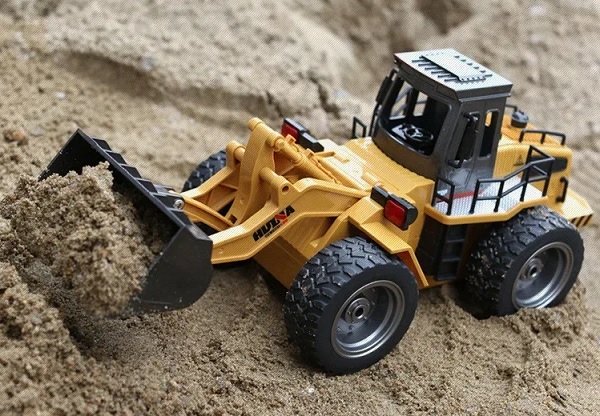 may-xuc-dieu-khien-tu-xa-huina-1532-h7