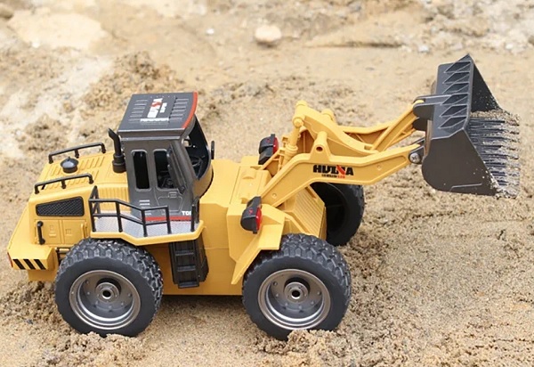 may-xuc-dieu-khien-tu-xa-huina-1532-h8