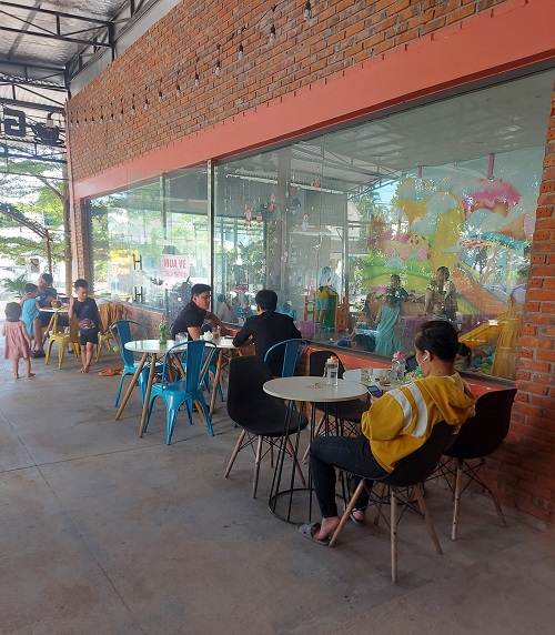quan-ca-phe-Gạo-House-co-khu-vui-choi-tre-em-o-quang-ngai-4