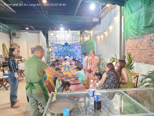 quan-ca-phe-Pony-co-khu-vui-choi-tre-em-o-long-an