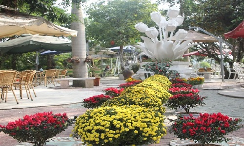quan-ca-phe-pho-hoa-co-khu-vui-choi-tre-em-o-vinh-2