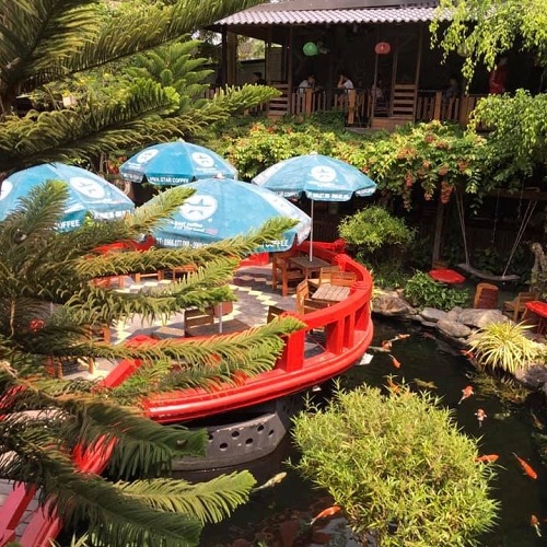 quan-cafe-Robusta-Koi-Garden-co-khu-vui-choi-cho-be-o-vinh-long