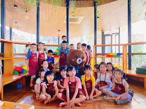 quan-cafe-la-ca-co-khu-vui-choi-cho-be-o-vinh-3