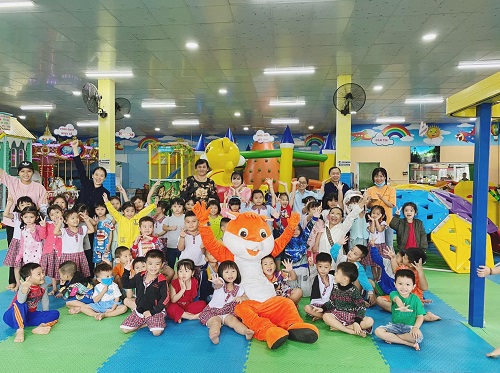 quan-cafe-soc-nhi-co-khu-vui-choi-cho-be-o-an-giang-2