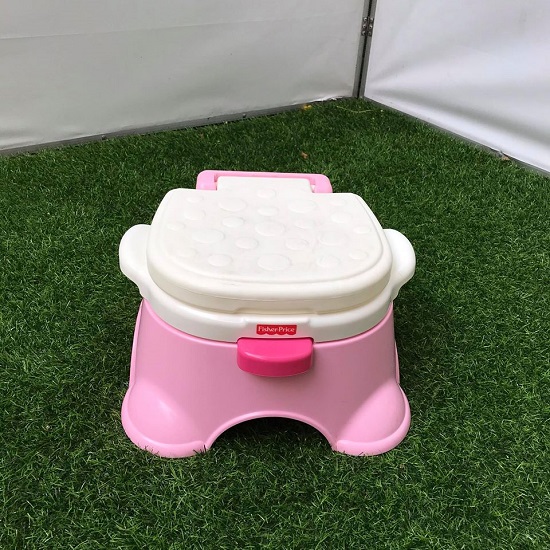 thanh-ly-bo-ve-sinh-co-nhac-Fisher-Price-pink-princess-stepstool-potty