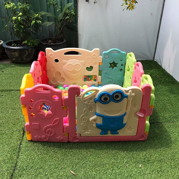 thanh-ly-quay-bong-nhua-cho-be-hinh-minion-8-canh-nho-2-canh-lon