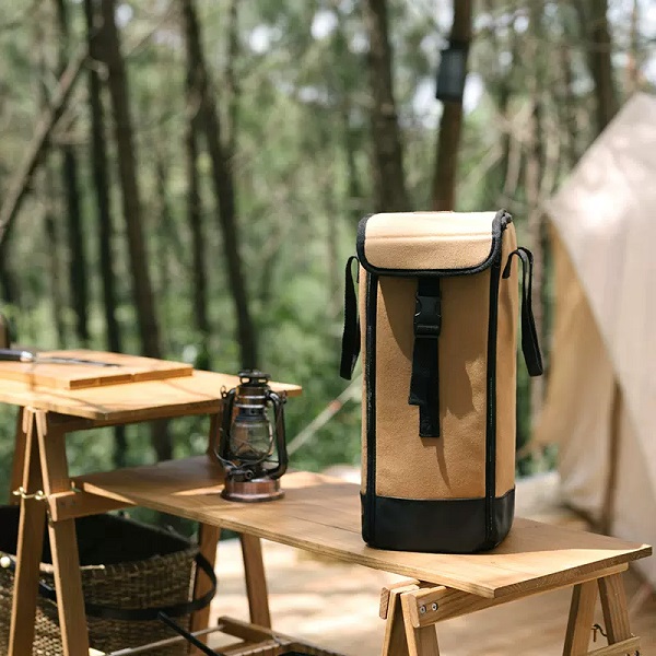 tui-dung-den-cam-trai-Naturehike