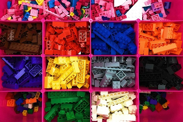 vali-dung-lego-co-tam-xay-dung-cho-be-3